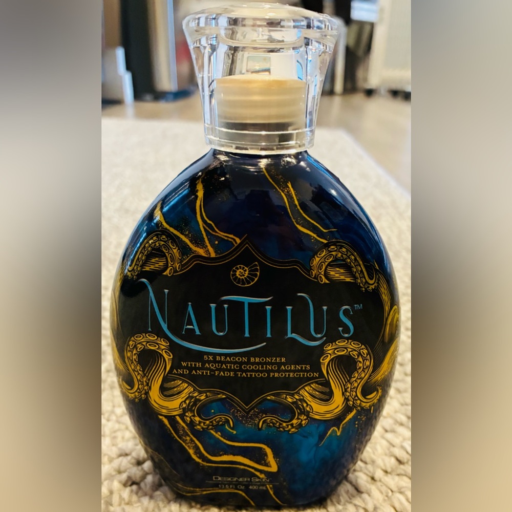 Nautilus Midnight Cooling Blue Bronzer with Gold Highlights